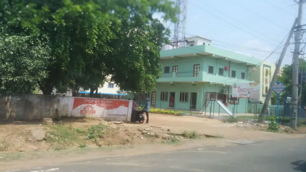 Sri Rajeswari Fruit Shop