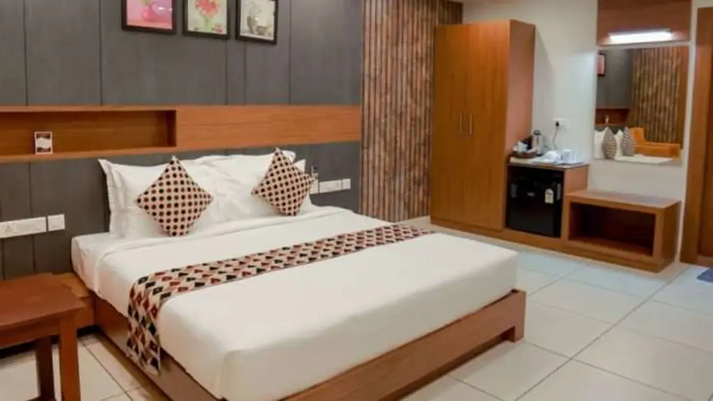 HOTEL JAAS continental -Chembra tower-Changaramkulam