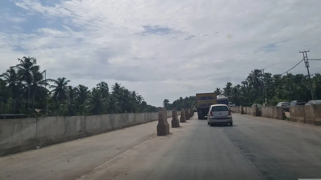 Kia Car Showroom - DKH Kia, Vadakara