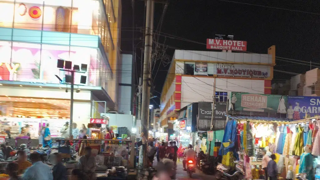 Pakka Local Family Restaurant