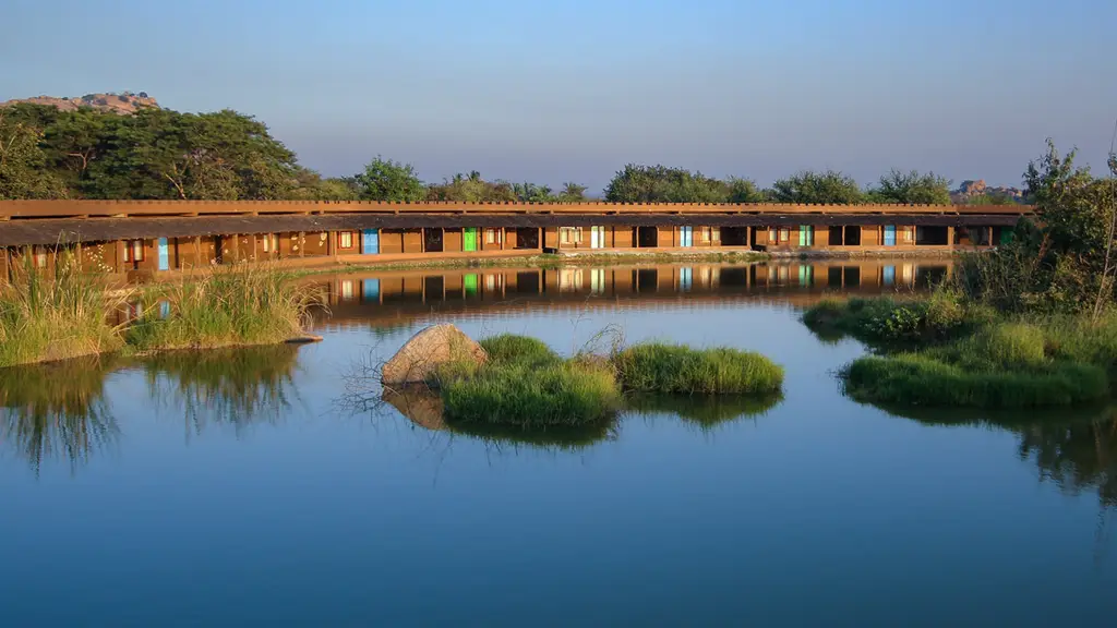 Hampi's Feathers Resort