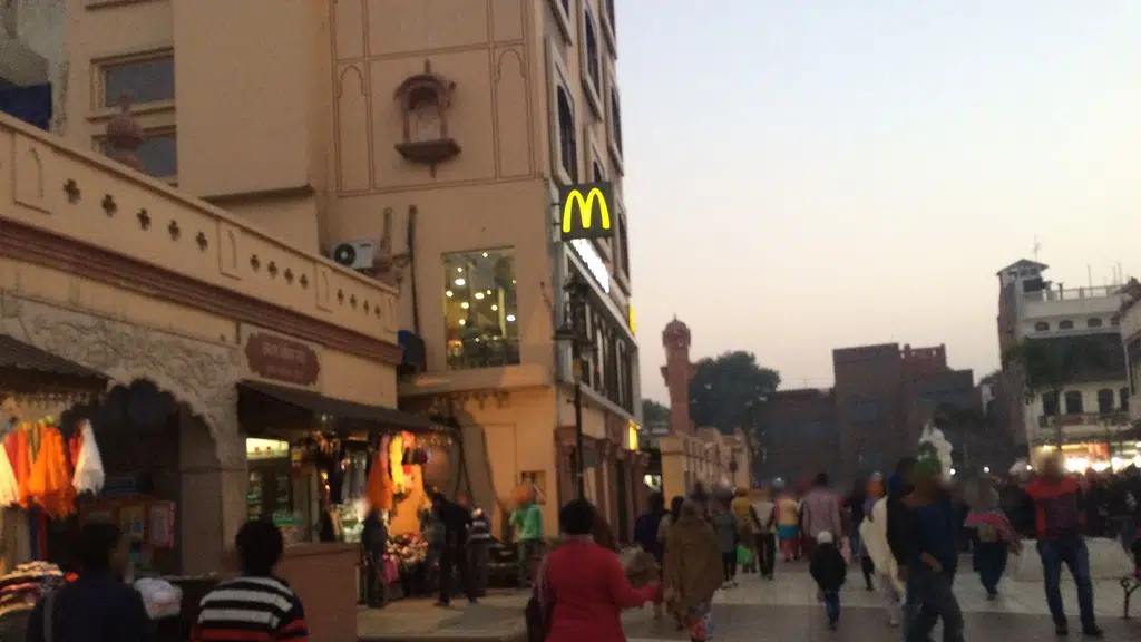 OYO Flagship 113 Golden Temple Road
