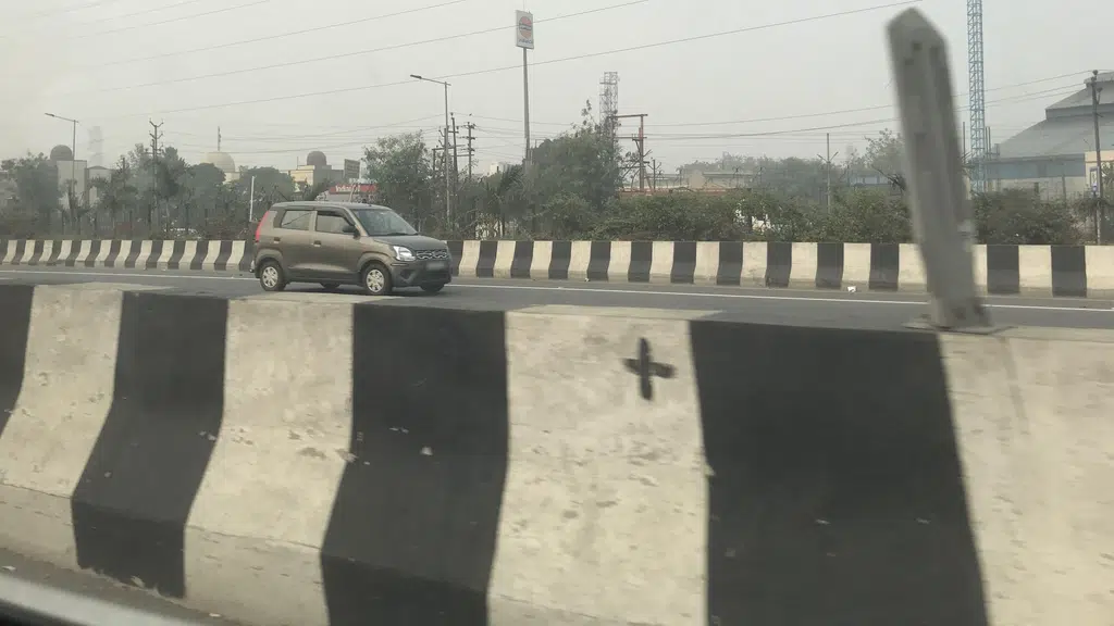 Builder Floors Nh-24 Crossing republic