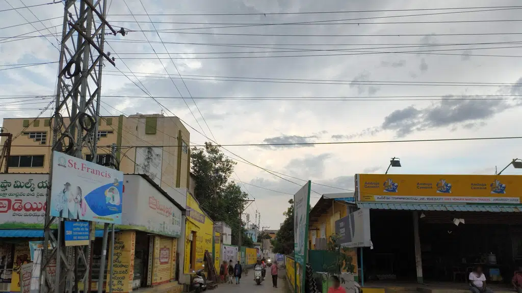 Urvashi Theatre A/C DTS : Mangalagiri