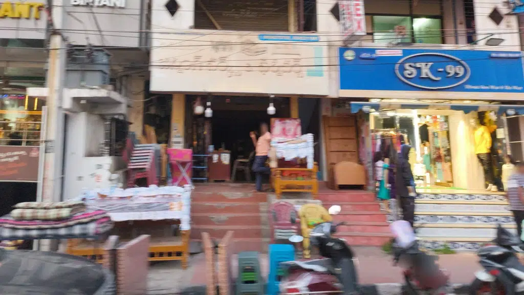 Lucky Shopping Mall