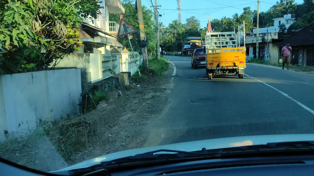 Edakkunnil Pulikkal Kottaram, Ezhamkulam ഇടക്കുന്നിൽ പുളിക്കൽ കൊട്ടാരം 