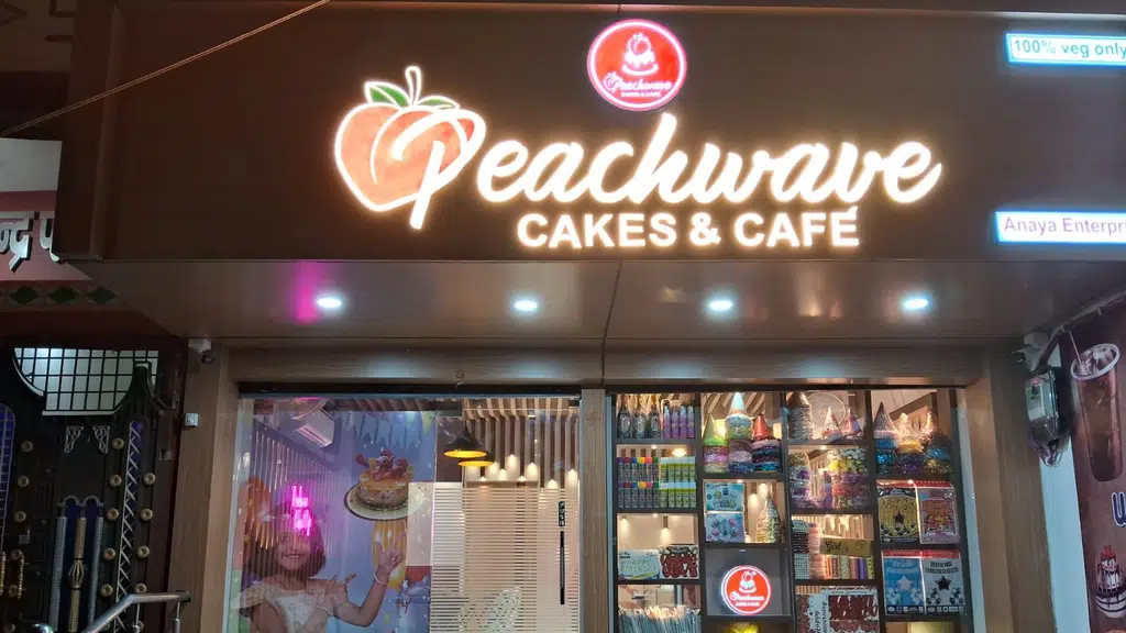 Peachwave Cakes and Cafe