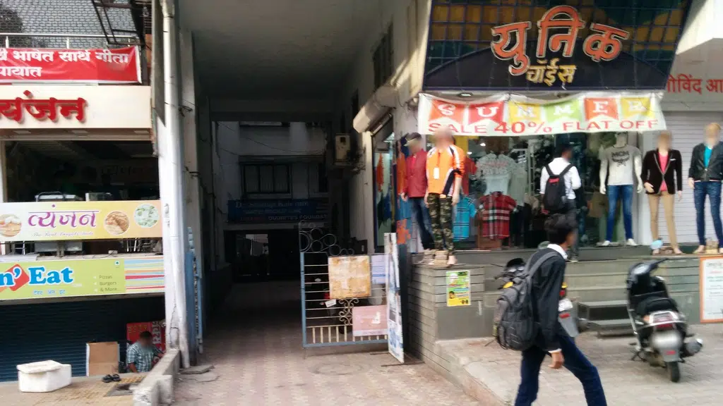 Grahak Peth Departmental Store