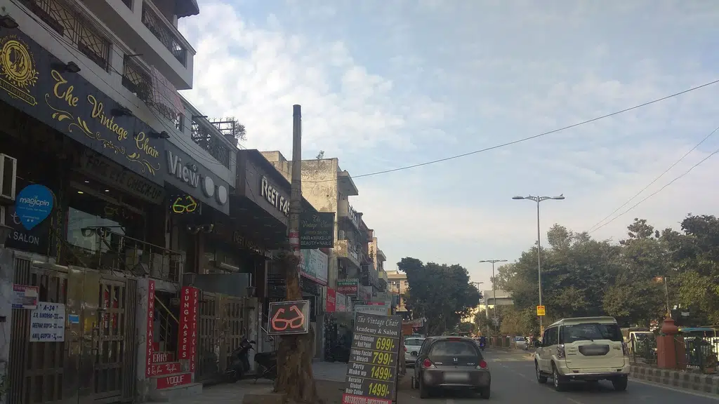 Punjabi Italian pizza ,New delhi