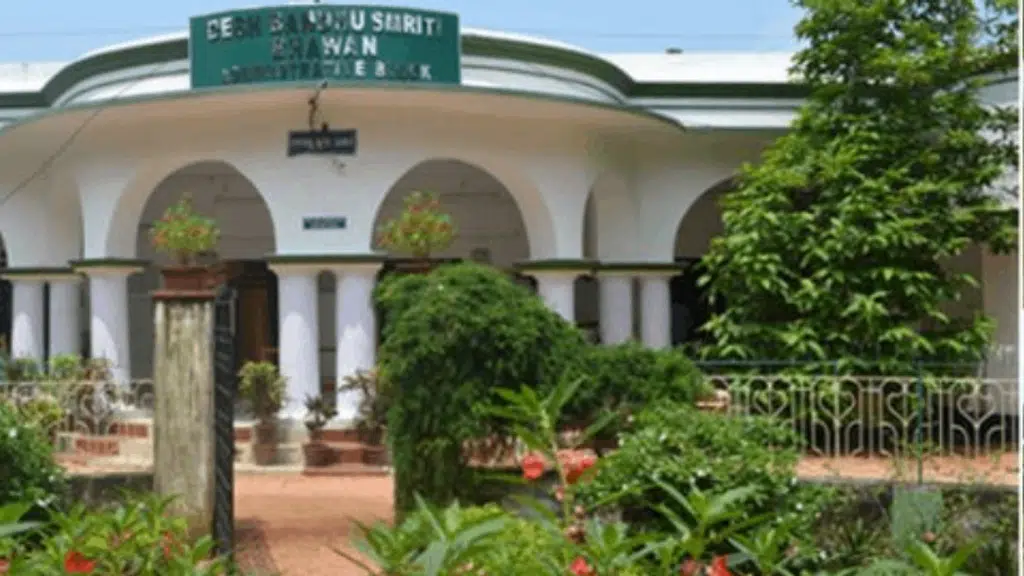 Nistarini Women's College