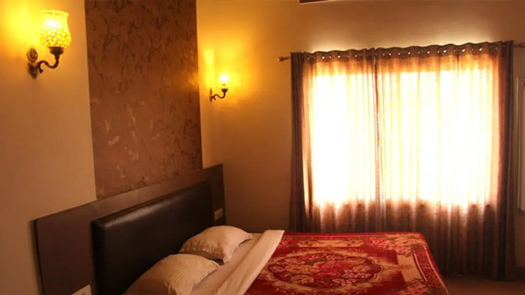 Hotel JMD Farm Retreat
