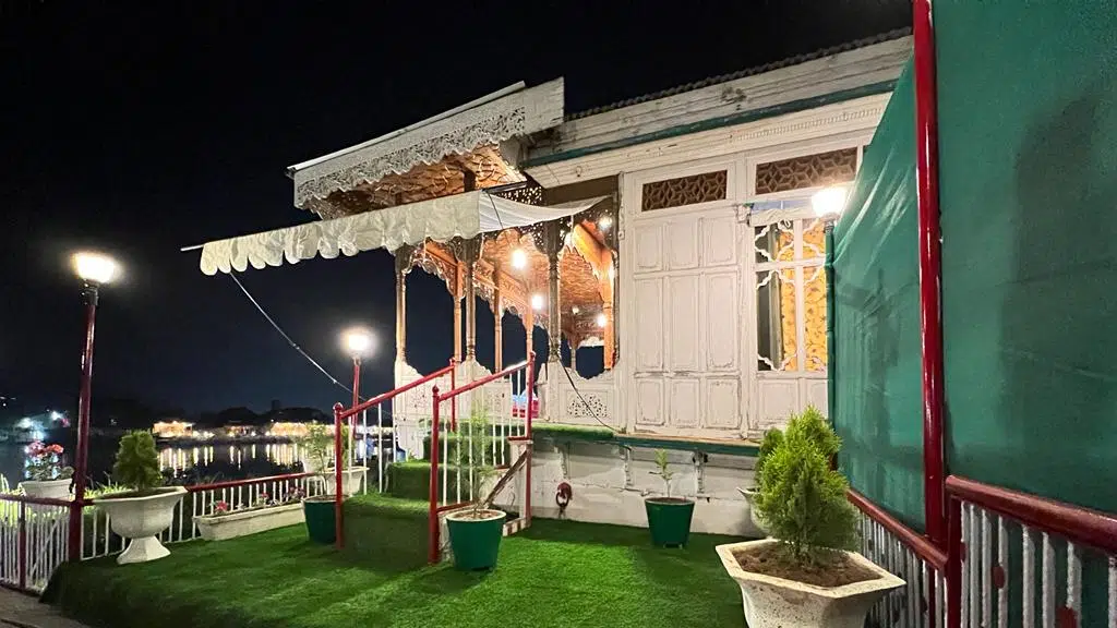 The Mughal Sheraton Eco Luxury Houseboat
