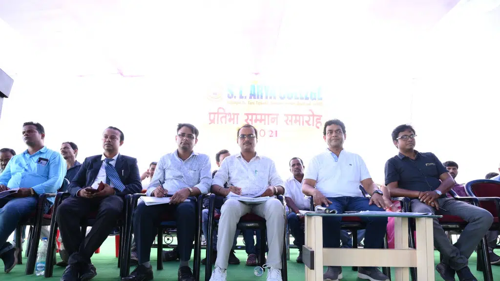 S.l.arya inter college k toppers