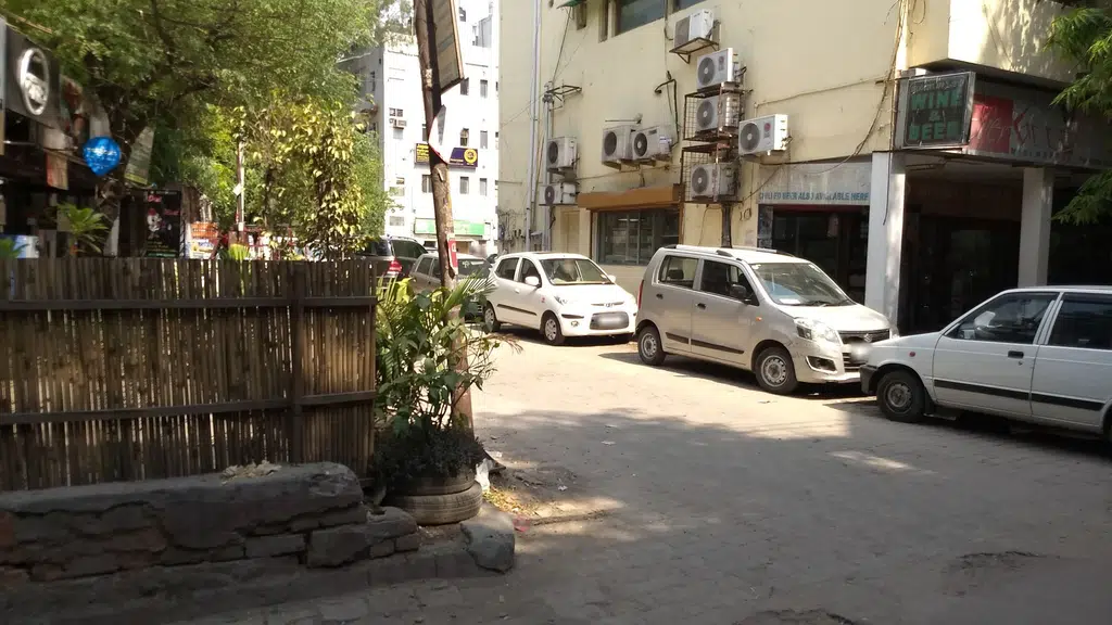 CCD B6 Market