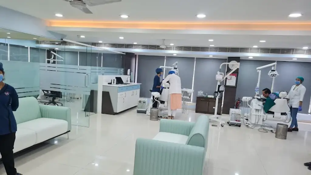 Bhalla Dental Clinic & Implant Centre
