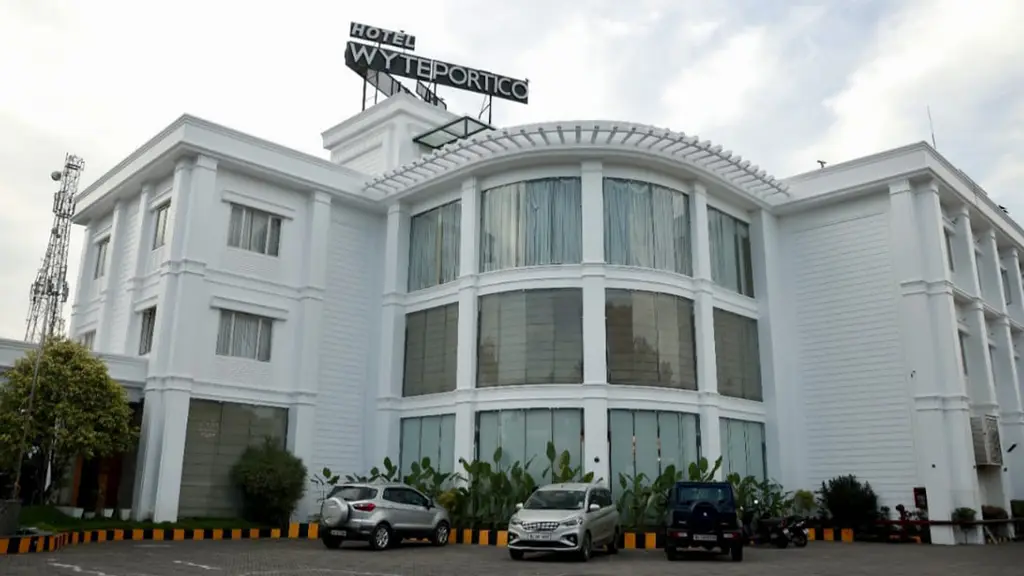 Wyte Portico Hotel