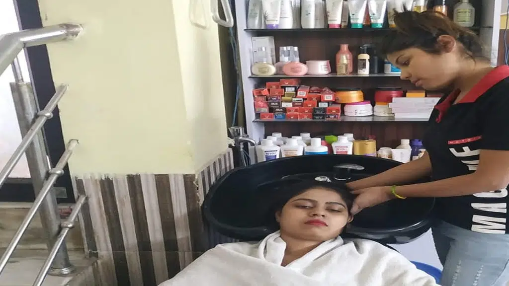 Awesome Beauty Parlour
