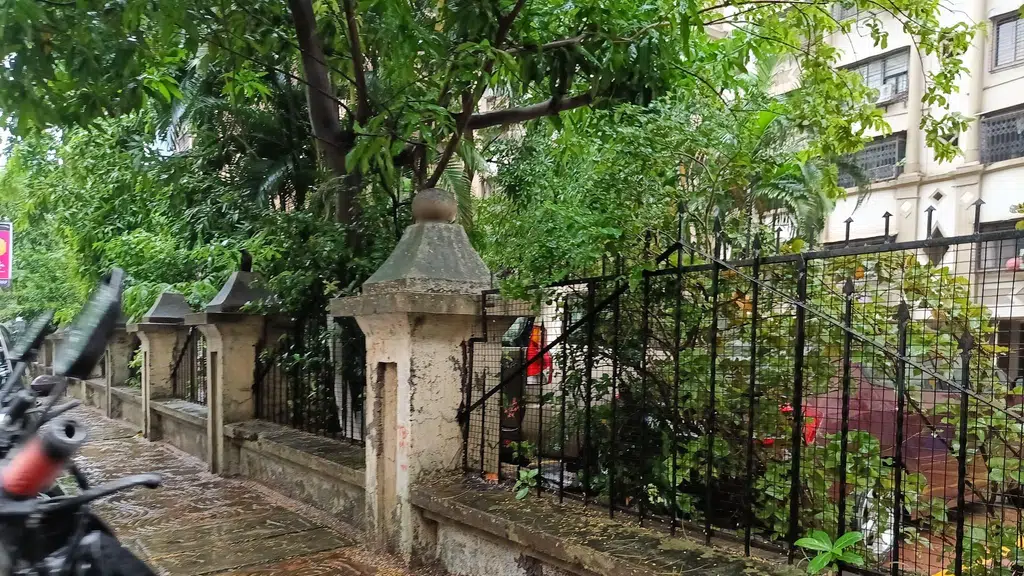 Friend's Co-operative Education Society High School
