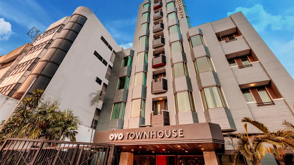 OYO Premium Deccan Apte Road