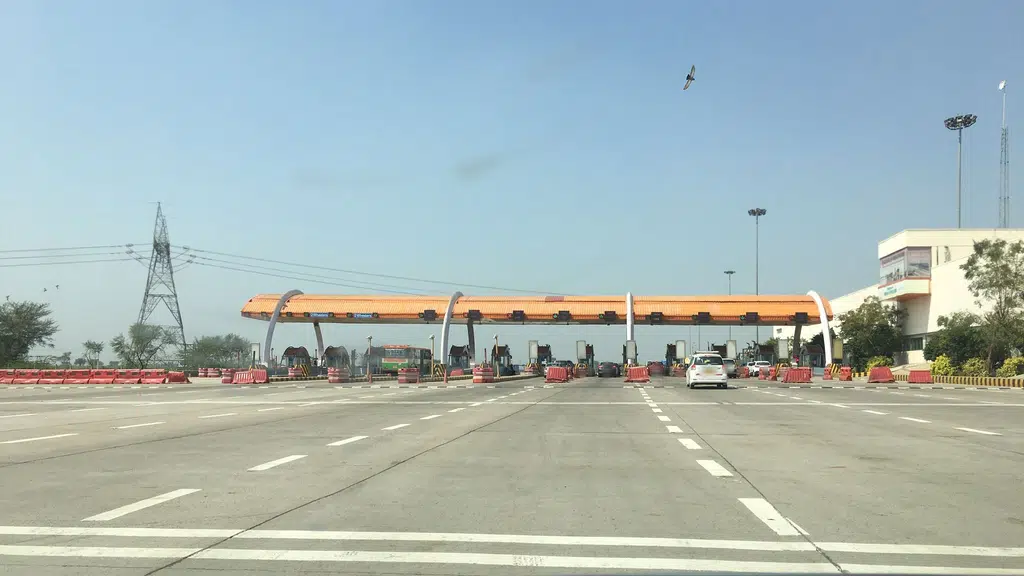 Etmadpur Toll Plaza
