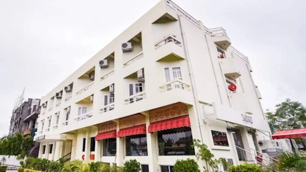Tipplers Club Jaipur