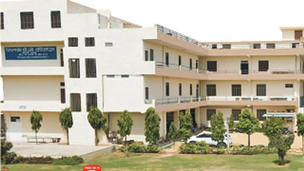 Tilak PG College