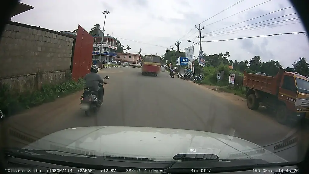 essensuals muvattupuzha