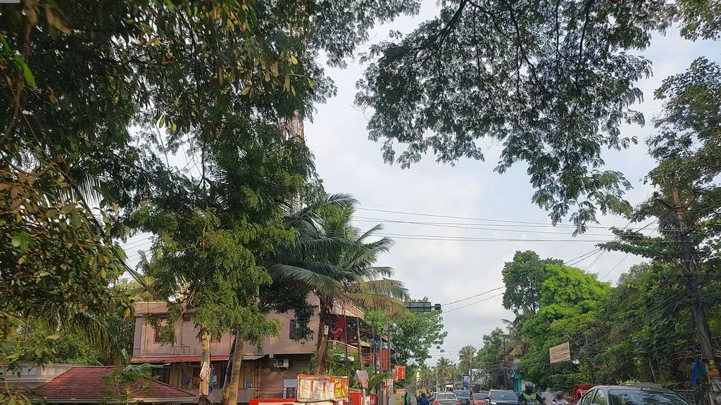 Nadakkavu Bhagavathy Devaswam Building