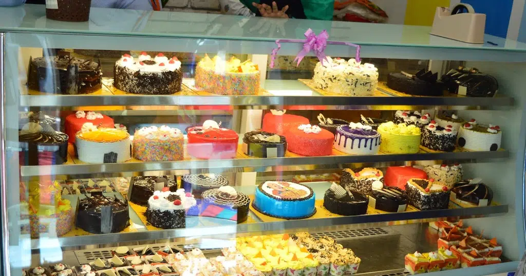 Kekiz cake shop & NS cafe, Loha
