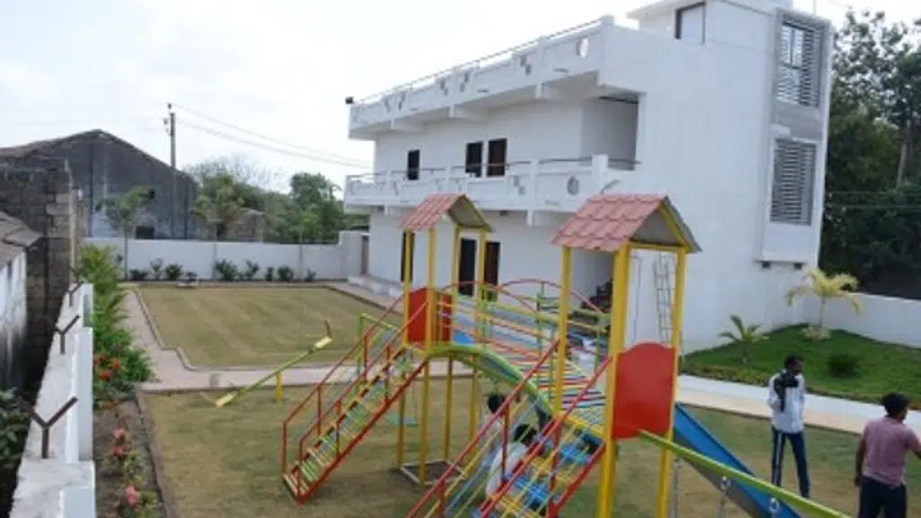 Everest Academy