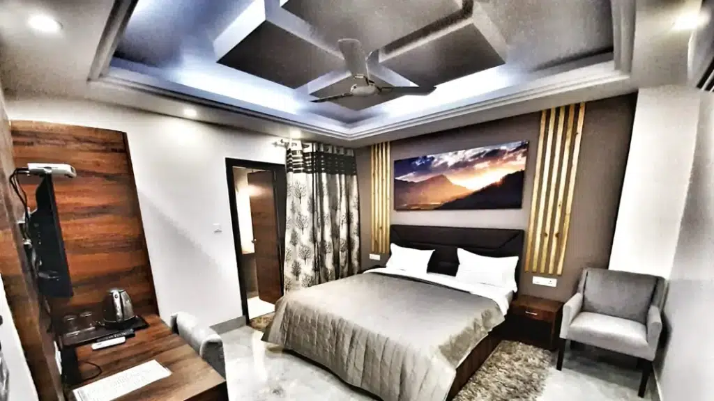 Hotel Aerocity Purple Orchid