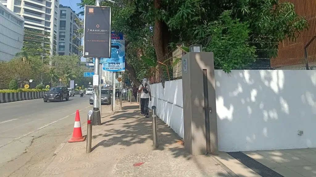 Nehru Tarangan Bus Stop