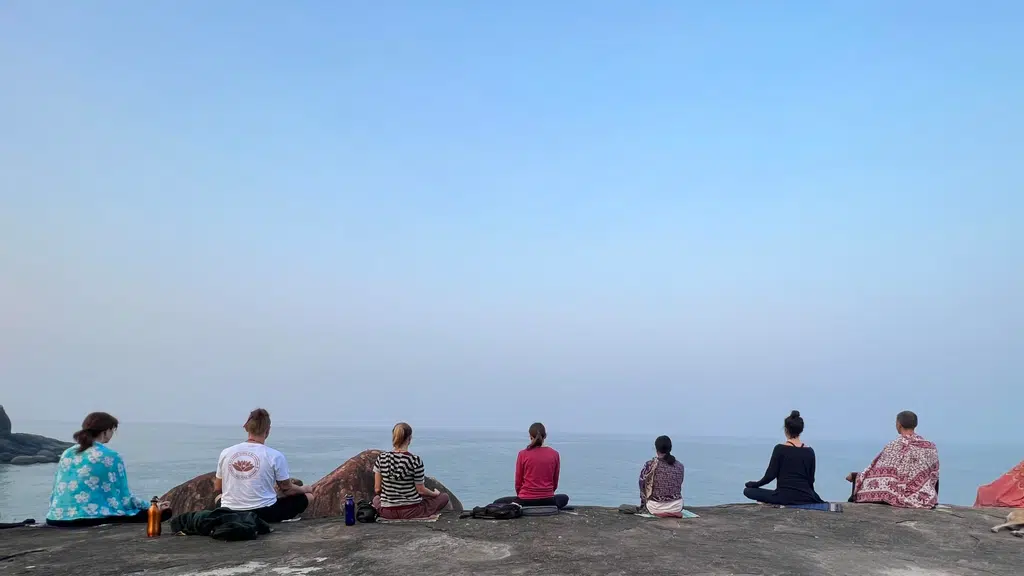 Sarvaguna  Yoga  Meditation  Training  Ashram