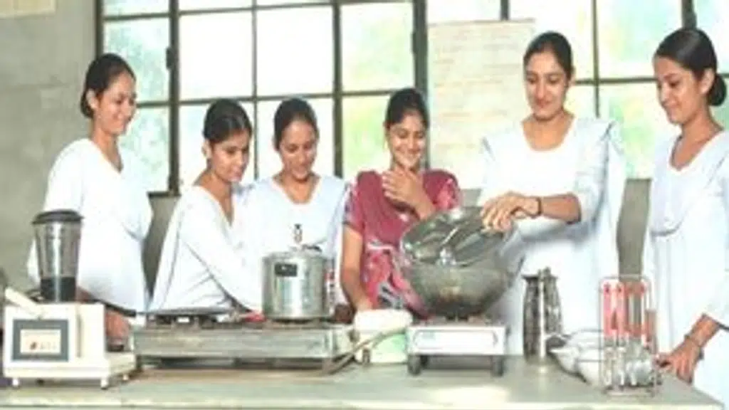 Malwa College of Nursing | GNM/Post-Basic/B. Sc. Private Nursing Colleges in Punjab