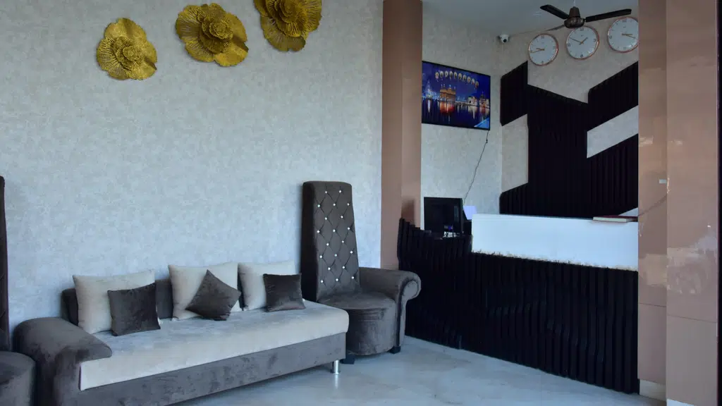 Hotel Pearl Inn