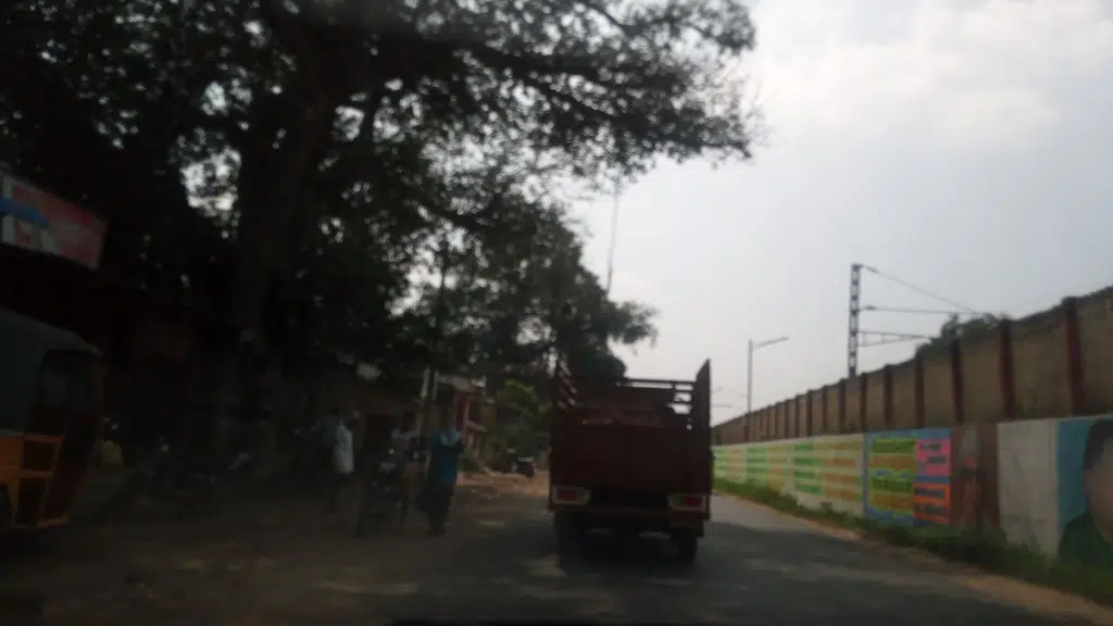 Arigalpadi Thakkolam railway station.