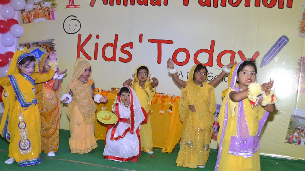 Kids today play school