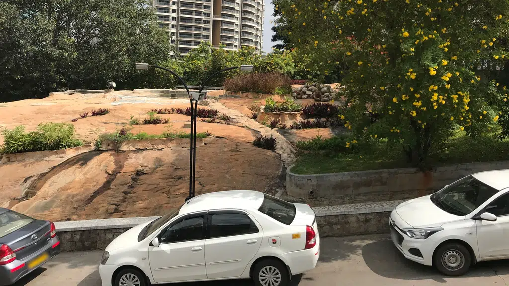 Iskon parking