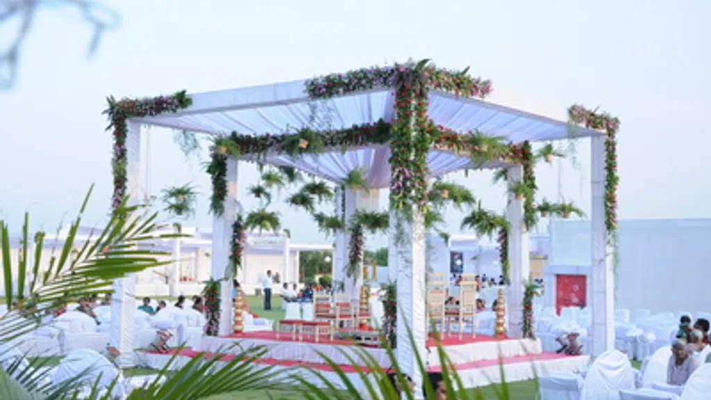 Romi Brothers Flower Decoration