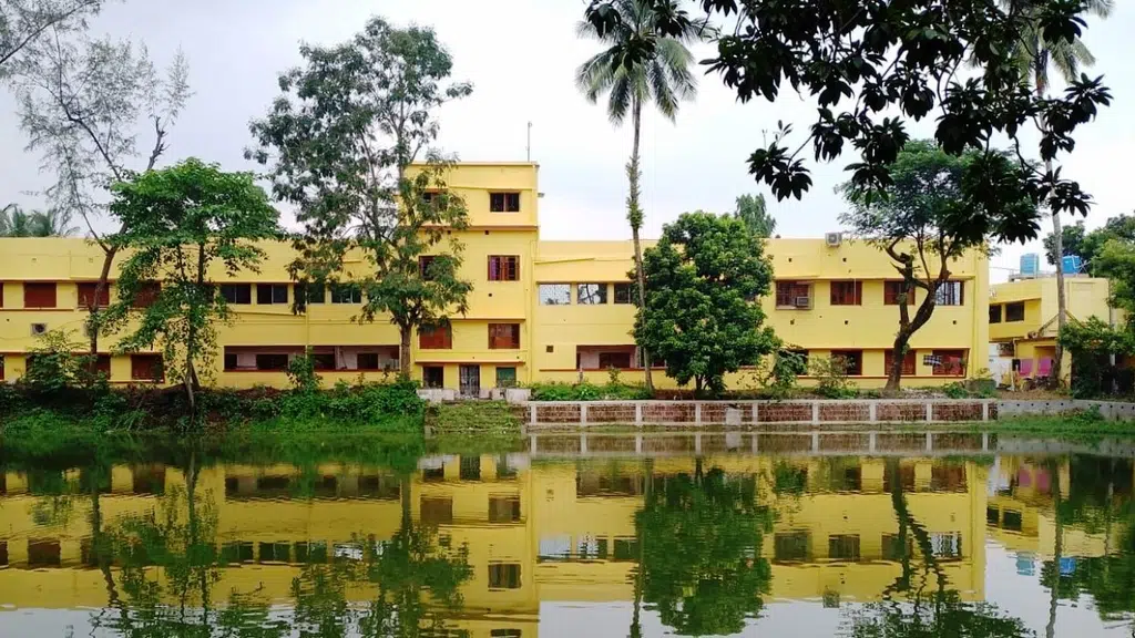 Dakshin Barasat Dhruba Chand Halder College