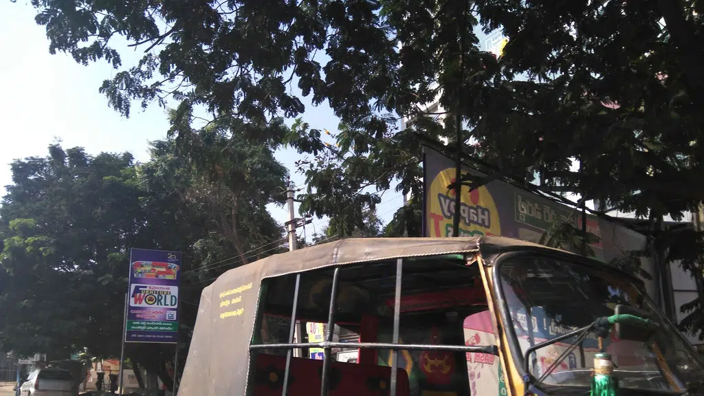 Lakme Salon For Him and Her in Peacock Mall,Ramamurthynagar,Nellore