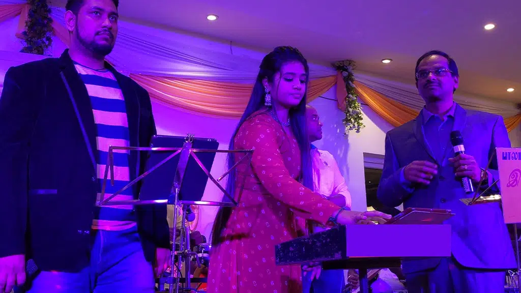 Balaji and Raghu's Ilayathendral Light Music Orchestra