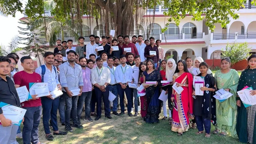 Tabish Pharmacy School Sultanpur
