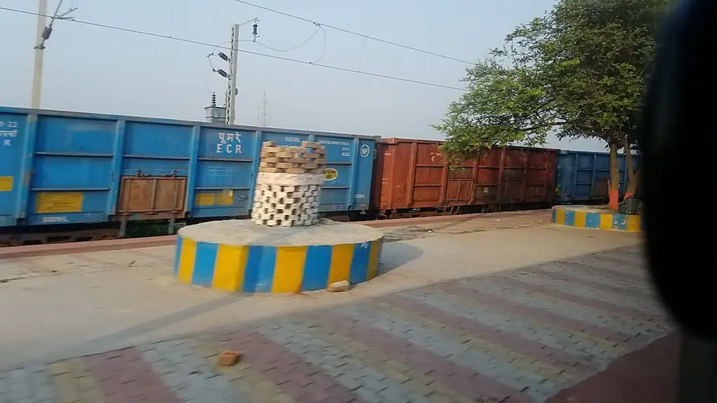 Jhinjhak railway station