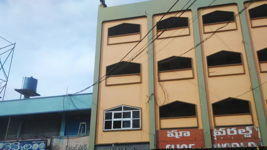 Mi Authorised Mobiles and TV Show Room