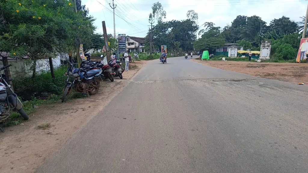 వరసిద్ధి వినాయకస్వామి. కామవరపుకోట