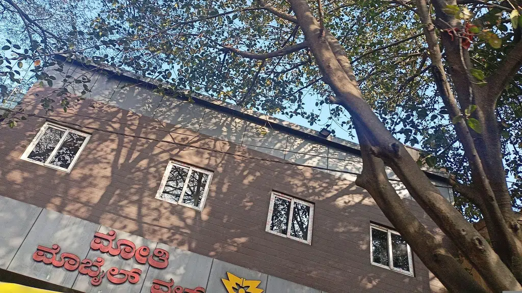Meenakshi Cloth Centre