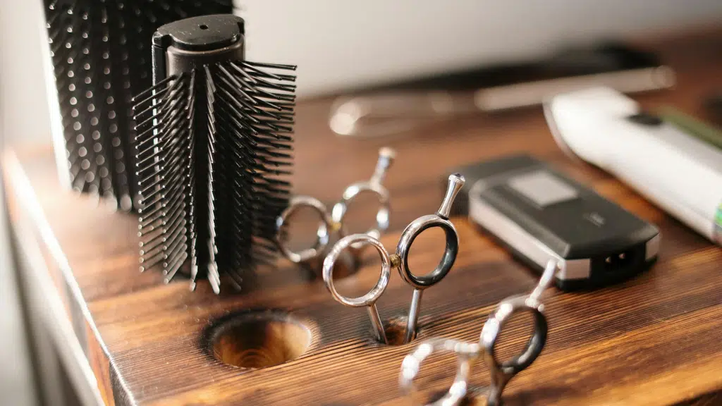 Stud Unisex Salon
