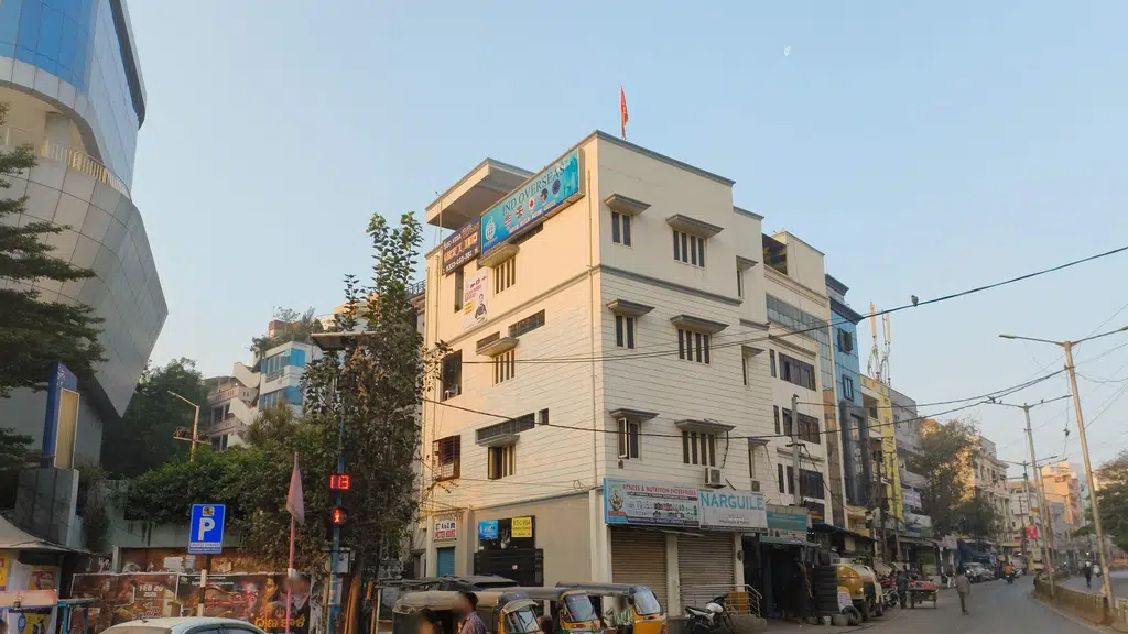 Dolly Super Market
