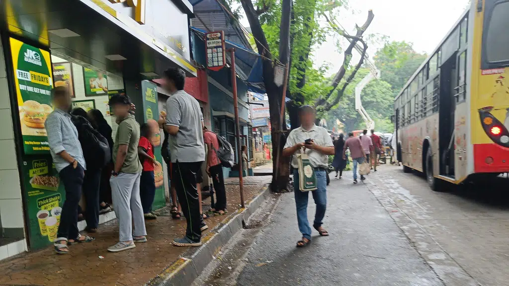 Mumbai - L T Rd Mulund E Branch ATM